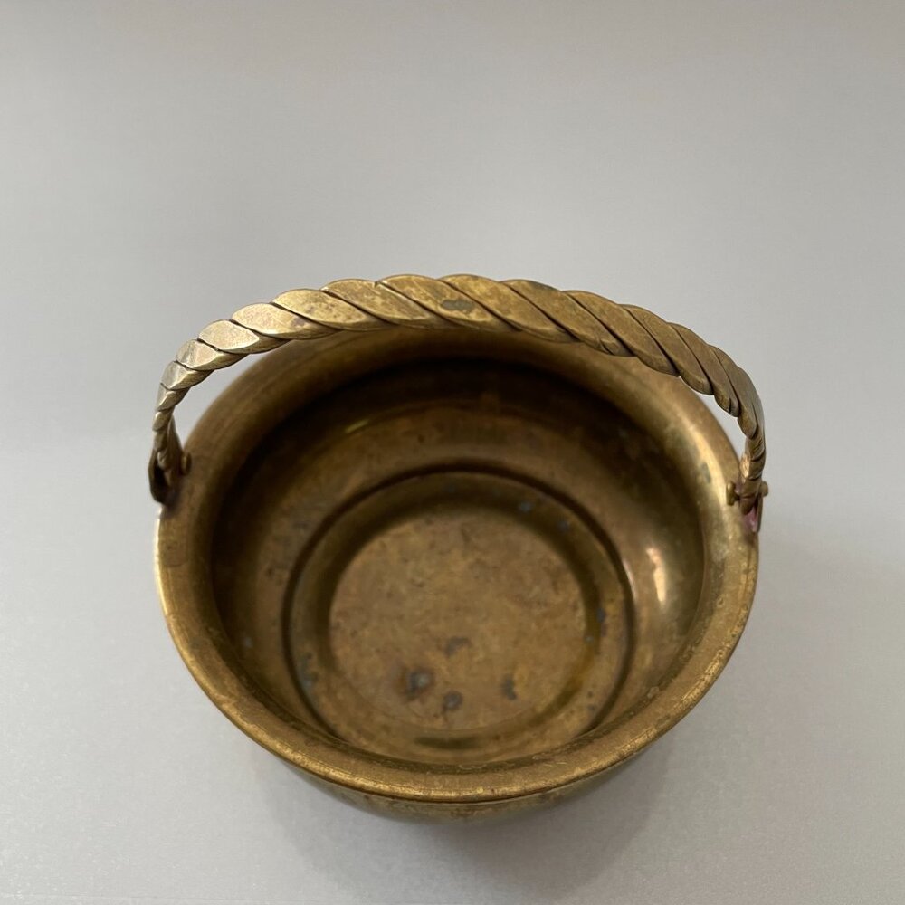 Small Brass Pot With Swing Handle - Picture 5 of 7